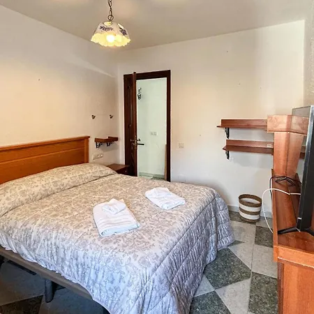 Apartment 2 Bedroom Amazing In Marbella